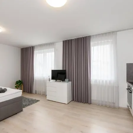 Urban Nest Apartment *