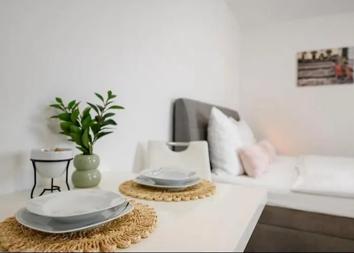 Urban Nest Apartment *